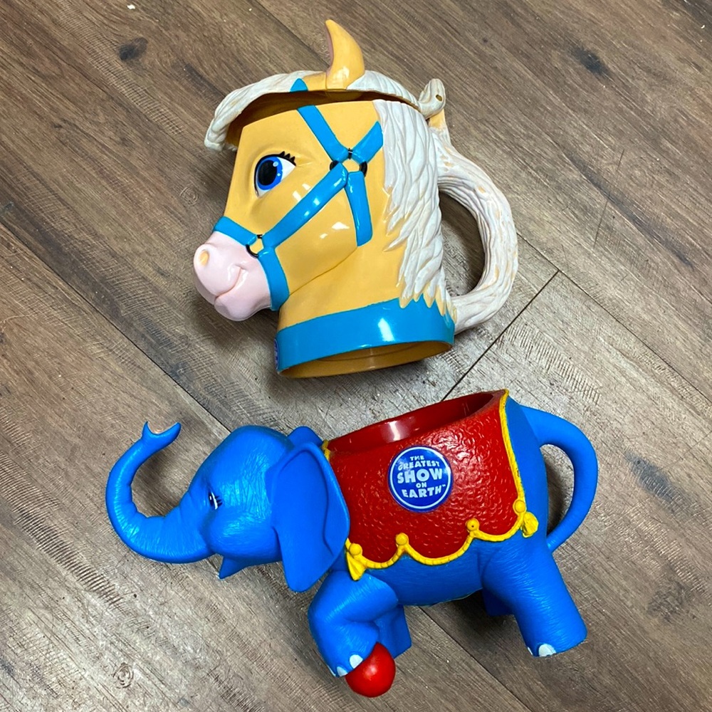 Vintage Ringling Bros Circus collectible cup set elephant & horse head